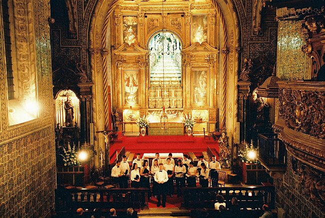 22:35 The choir arrive