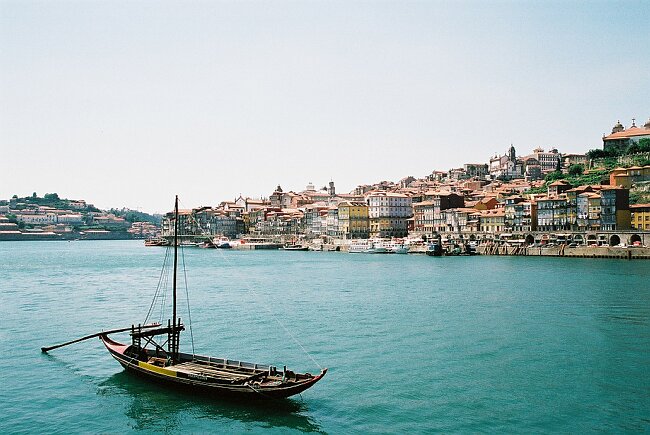 15:08 Port boat plus river-front