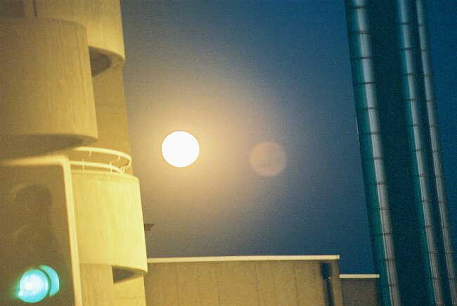 21:47 Very poor moon photo outside the restaurant