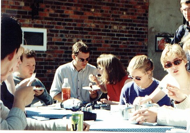 Bad picture in the big hole tea rooms