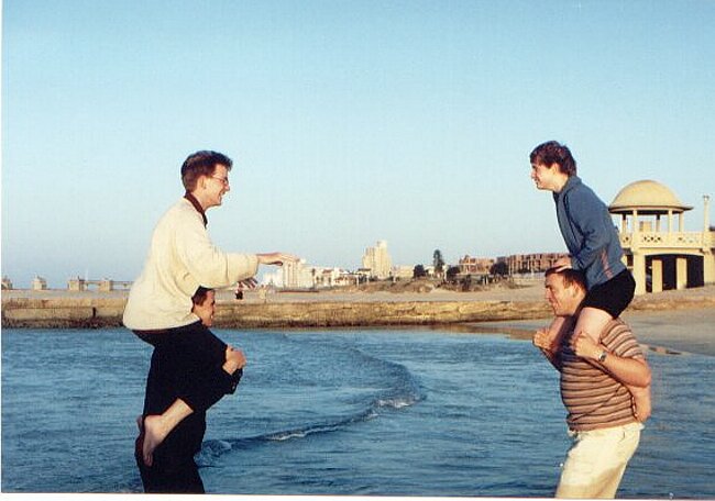 Piggy-back gladiators